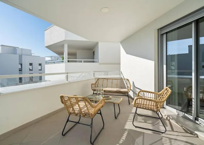 Sea View In - Oceana Gardens - 3 Bedrooms *